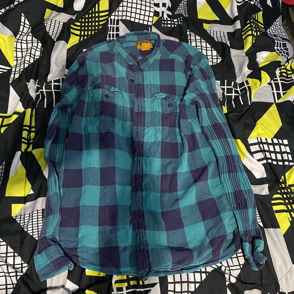 Button up - Picture 1 of 1